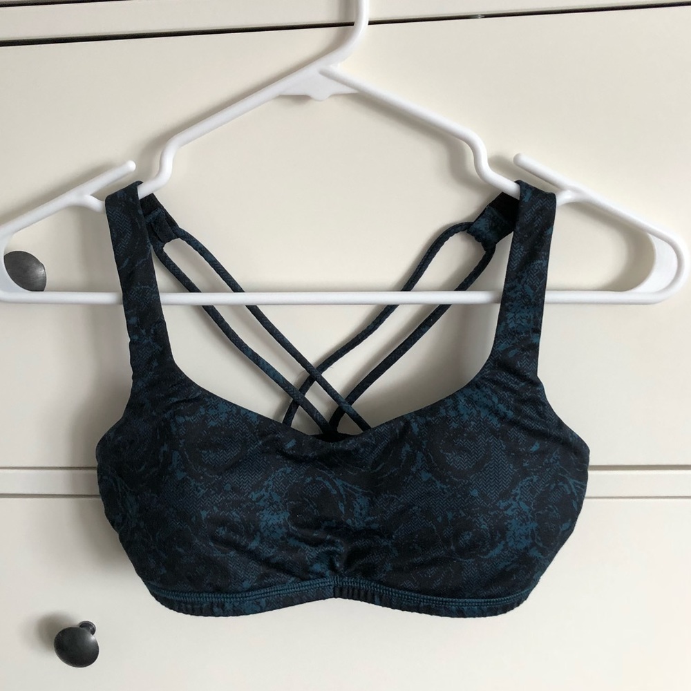 Lululemon Free to Be bra, size 4